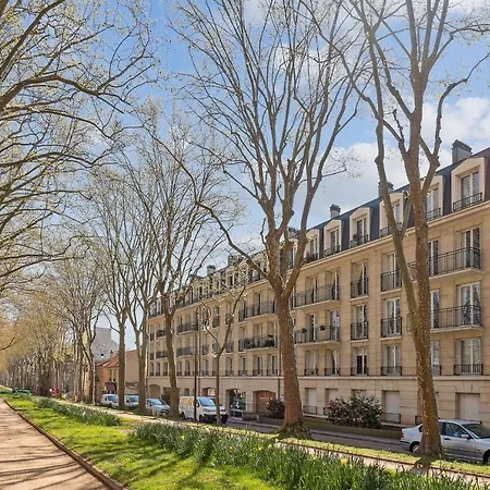 Le Montaigne - * Versailles